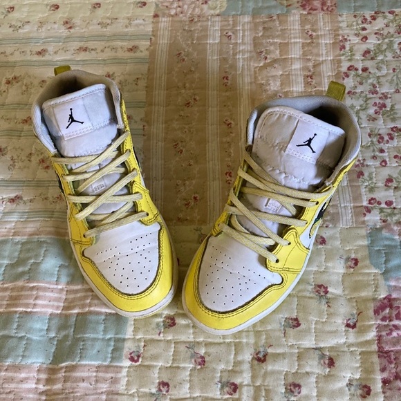 Air Jordan 1 Mid SE Dynamic Yellow Floral AV5173-700 Size 13.5 C - Picture 10 of 13